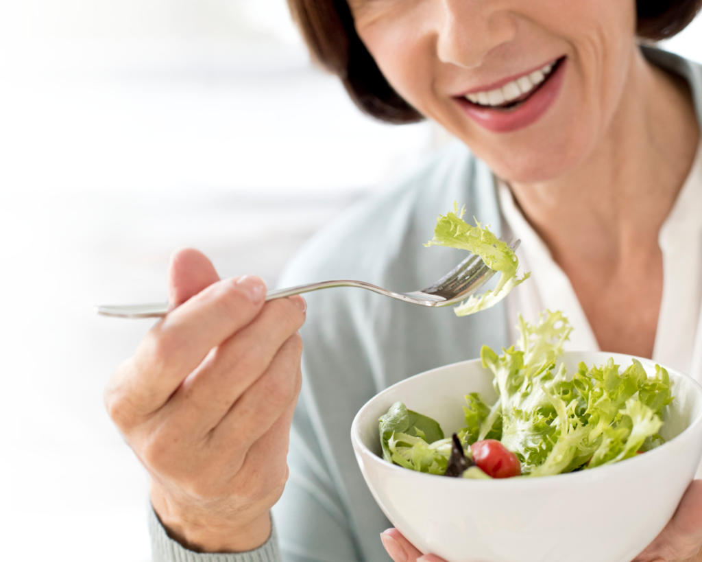 woman-eats-salad