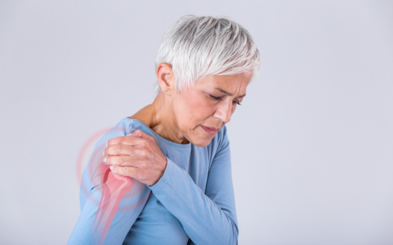 woman shoulder pain